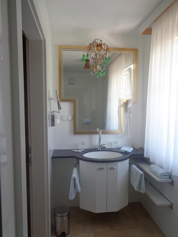 Hans Mauracher Schloessl Graz Room photo