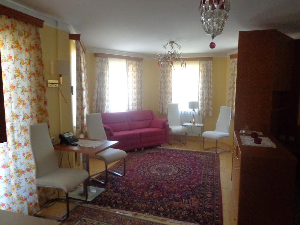 Hans Mauracher Schloessl Graz Room photo