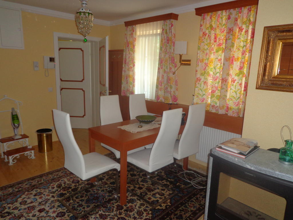 Hans Mauracher Schloessl Graz Room photo
